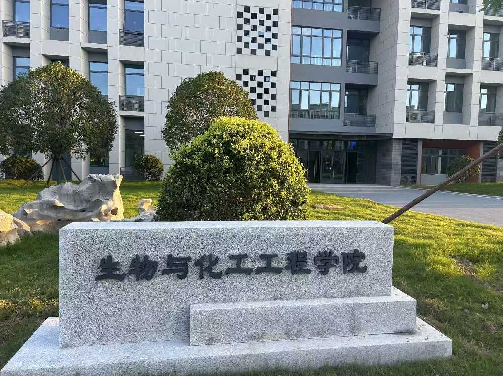 洪雅县扬州职业大学体育场高杆灯项目